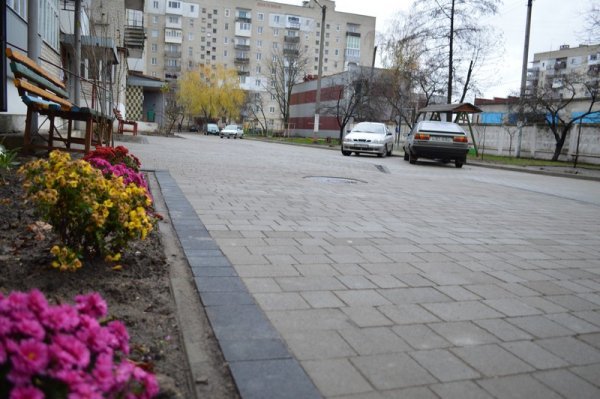 За посередництвом місцевої газети ковельчани подякували міській владі за відремонтовану прибудинкову територію За посередництвом місцевої газети ковельчани подякували міській владі за відремонтовану прибудинкову територію