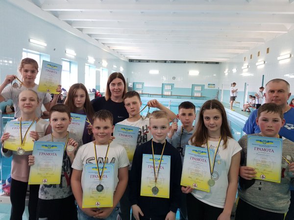 Юні ковельчани змагались за першість з плавання у Луцьку