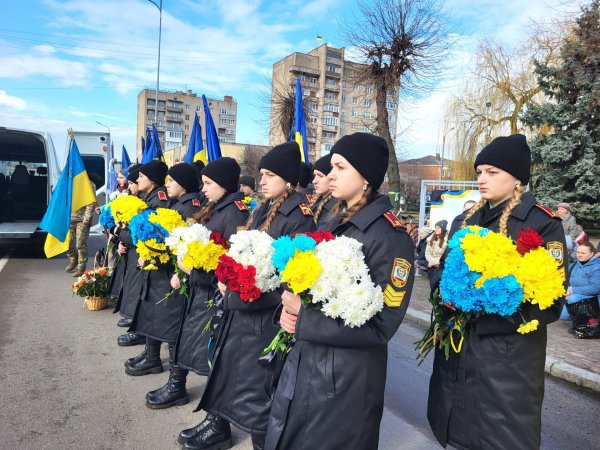 Життя обірвала війна: ковельчани попрощались з 28-річним Героєм Вадимом Ковальчуком Життя обірвала війна: ковельчани попрощались з 28-річним Героєм Вадимом Ковальчуком