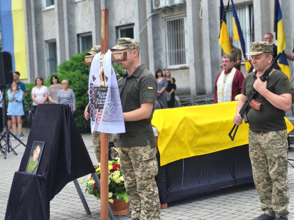 Спасибі тобі, Герою. Ковельчани віддали останню шану Руслану Мазурику