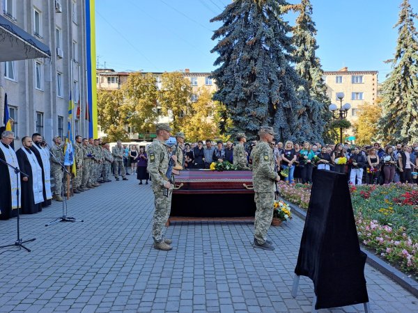 Ковельчани віддали останню шану Герою Петру Бежану