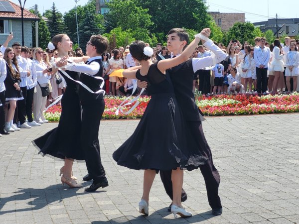Третій фестиваль шкільного вальсу відбувся у Ковелі Третій фестиваль шкільного вальсу відбувся у Ковелі