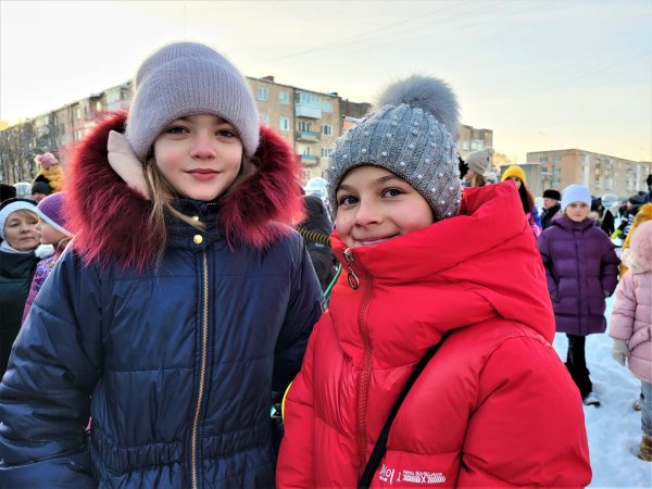 У національних кольорах: у Ковелі урочисто відкрили головну ялинку громади