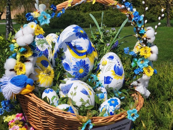 У Ковелі в парку Шевченка встановили Великодні композиції. Фото