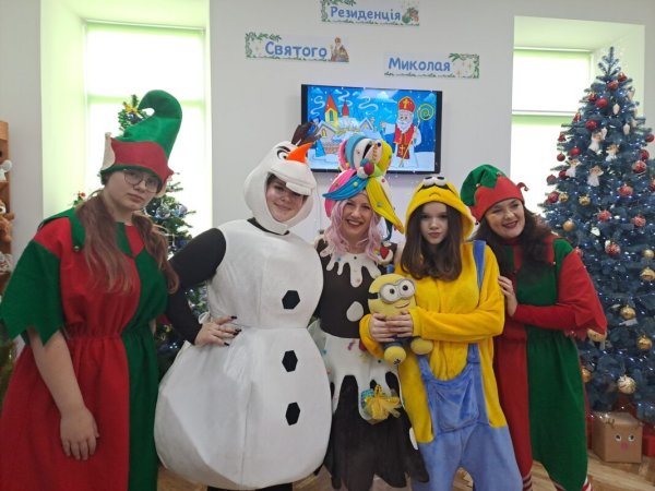 Зимові свята з турботою про дітей: ініціативи театру «10 ряд 10 місце» Зимові свята з турботою про дітей: ініціативи театру «10 ряд 10 місце»