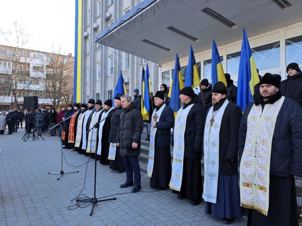 Остання шана Героєві: ковельчани попрощались з воїном Віталієм Гаранем Остання шана Героєві: ковельчани попрощались з воїном Віталієм Гаранем