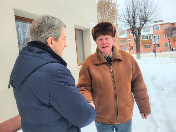 Міський голова подякував ковельчанину Миколі Вакарчуку за відремонтовану колонку Міський голова подякував ковельчанину Миколі Вакарчуку за відремонтовану колонку