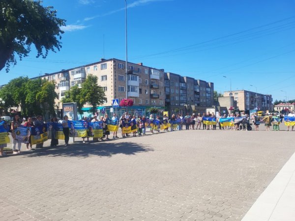 У Ковелі відбулася акція на підтримку військовополонених і в пам’ять про жертв теракту в Оленівці