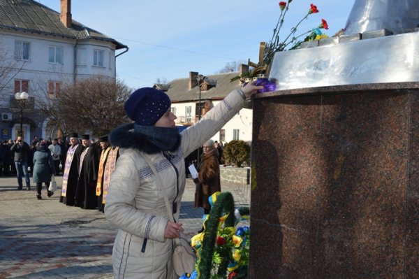 У Ковелі сьогодні вшанували пам’ять Героїв Небесної Сотні У Ковелі сьогодні вшанували пам’ять Героїв Небесної Сотні