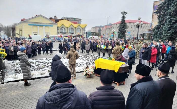 Обіцяв повернутись додому: ковельчани попрощались з Героєм Сергієм Оніщуком