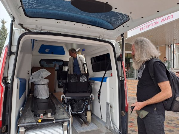 Друзі Ковеля з Вальсроде привезли для МТМО дві машини швидкої допомоги