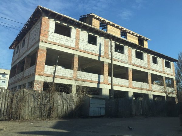 У недобудованій споруді по вул. Володимирській 85б/87а у Ковелі будуть квартири та магазини