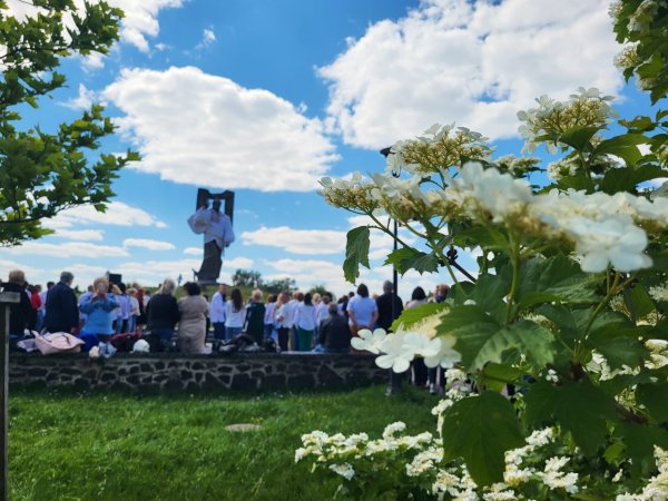 Біля пам’ятника Тарасу Шевченку у барвистих вишиванках мешканці міста створили назву «Ковель»