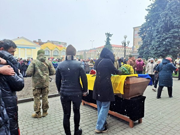 Ковельчани відали останню шану Герою Олексію Олексюку Ковельчани відали останню шану Герою Олексію Олексюку