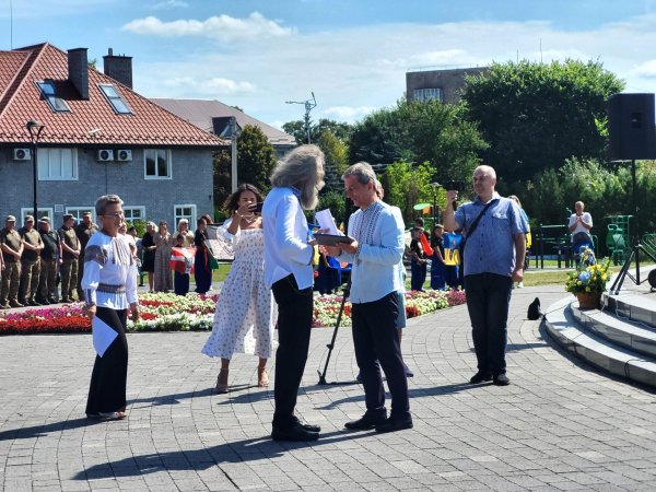 Ковельчани вшанували одну із головних національних святинь – Державний Прапор України
