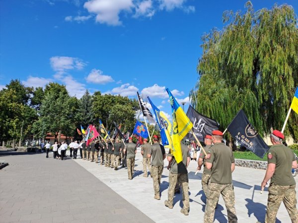 У Ковелі пройшла хода з прапорами бойових підрозділів У Ковелі пройшла хода з прапорами бойових підрозділів