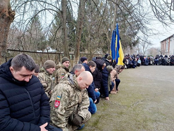 Остання шана воїнові: у Тойкуті провели в останню дорогу Героя Петра Ілюшика Остання шана воїнові: у Тойкуті провели в останню дорогу Героя Петра Ілюшика