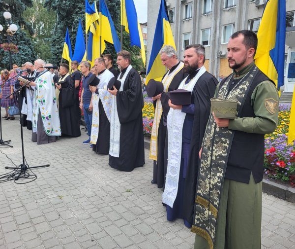 У Ковелі провели в останню земну дорогу військових побратимів: Юрія Лобанова та Юрія Кисляка У Ковелі провели в останню земну дорогу військових побратимів: Юрія Лобанова та Юрія Кисляка