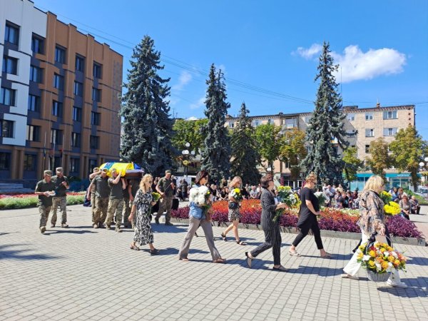 Ковельська громада попрощалася із захисником Ігорем Хомичем Ковельська громада попрощалася із захисником Ігорем Хомичем