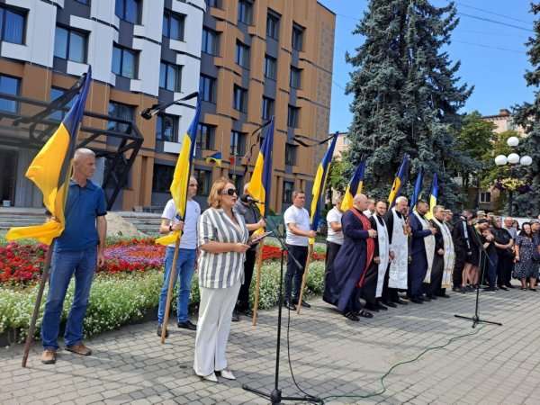 Ковельська громада попрощалася із захисником Ігорем Хомичем Ковельська громада попрощалася із захисником Ігорем Хомичем