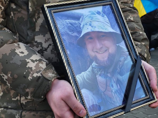 Життя обірвала війна: ковельчани попрощались з 28-річним Героєм Вадимом Ковальчуком Життя обірвала війна: ковельчани попрощались з 28-річним Героєм Вадимом Ковальчуком