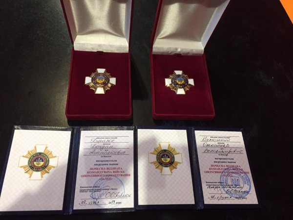 У Ковелі вручили почесні нагороди двом бійцям-добровольцям У Ковелі вручили почесні нагороди двом бійцям-добровольцям