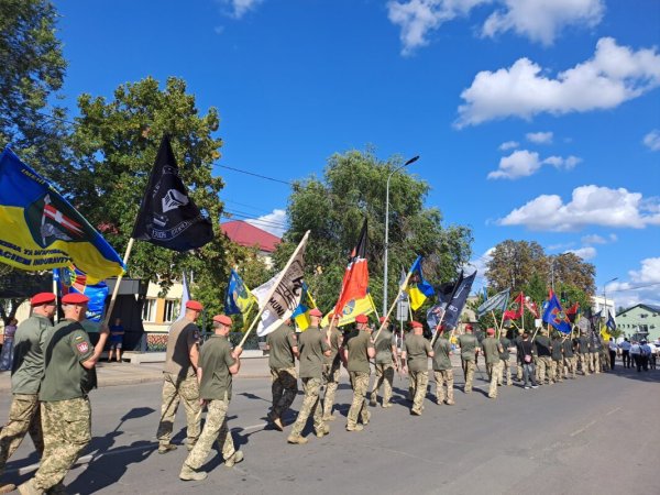 У Ковелі пройшла хода з прапорами бойових підрозділів У Ковелі пройшла хода з прапорами бойових підрозділів