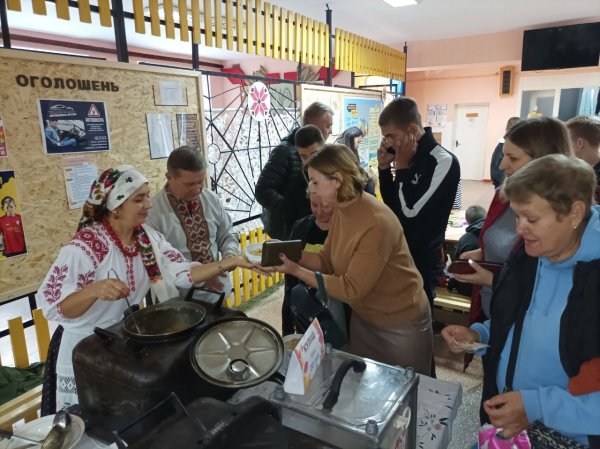 У ліцеї №10 на благодійному заході зібрали понад 111 тисяч гривень на підтримку ЗСУ