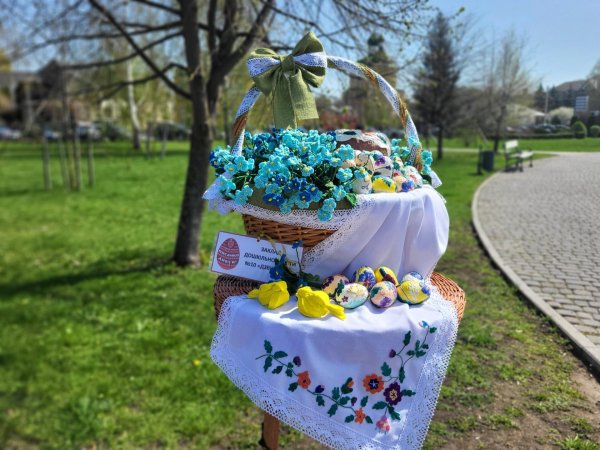 У Ковелі в парку Шевченка встановили Великодні композиції. Фото