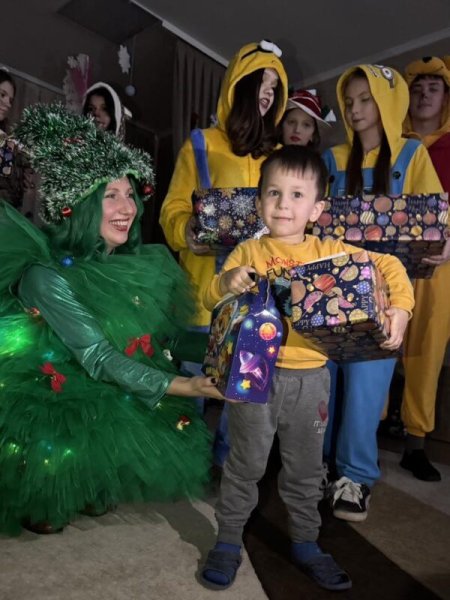 Зимові свята з турботою про дітей: ініціативи театру «10 ряд 10 місце» Зимові свята з турботою про дітей: ініціативи театру «10 ряд 10 місце»