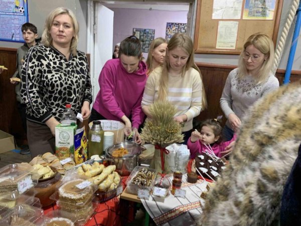 Понад 165 тисяч гривень для ЗСУ зібрали під час різдвяного ярмарку в ліцеї №10 Понад 165 тисяч гривень для ЗСУ зібрали під час різдвяного ярмарку в ліцеї №10