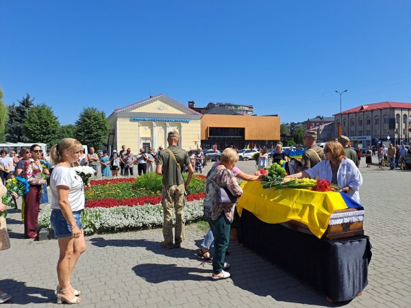 Ковель попрощався із Захисником Віталієм Півнем Ковель попрощався із Захисником Віталієм Півнем