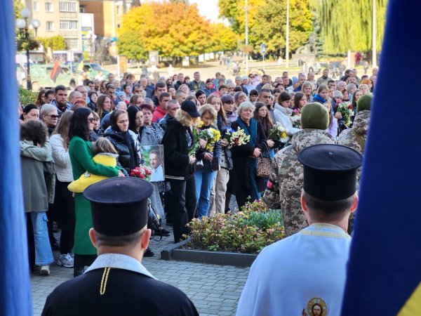 Назавжди в строю: ковельчани попрощались з Героєм Юрієм Халецьким