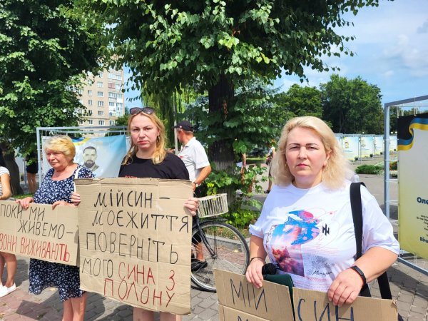 26 місяців у полоні: у Ковелі відбулася акція на підтримку захисників Маріуполя 26 місяців у полоні: у Ковелі відбулася акція на підтримку захисників Маріуполя