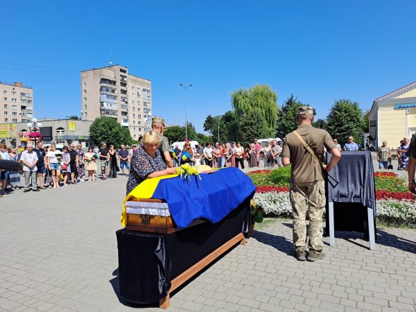 Ковель попрощався із Захисником Віталієм Півнем Ковель попрощався із Захисником Віталієм Півнем
