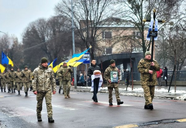 Ковель попрощався з Героєм Романом Кондратюком, який з липня вважався безвісти зниклим Ковель попрощався з Героєм Романом Кондратюком, який з липня вважався безвісти зниклим