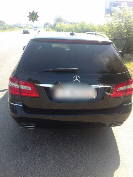 Житель Києва, який проїхав на червоний сигнал світлофора у Ковелі, хотів дати хабар поліцейським