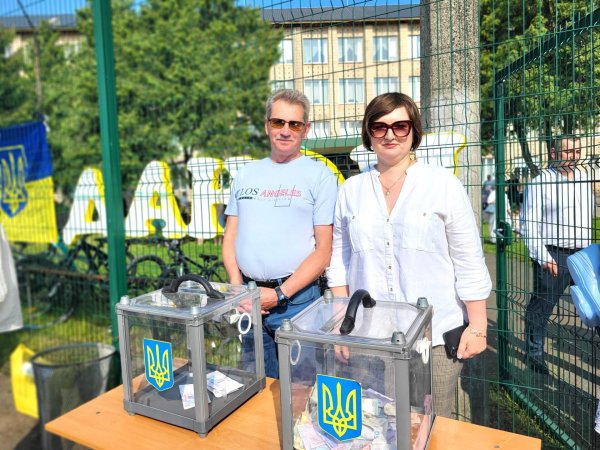 Це неймовірні моменти: для ковельських школярів пролунав останній дзвоник