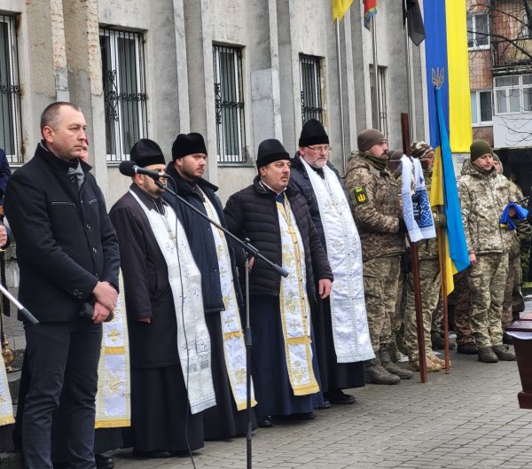 Обіцяв повернутись додому: ковельчани попрощались з Героєм Сергієм Оніщуком Обіцяв повернутись додому: ковельчани попрощались з Героєм Сергієм Оніщуком