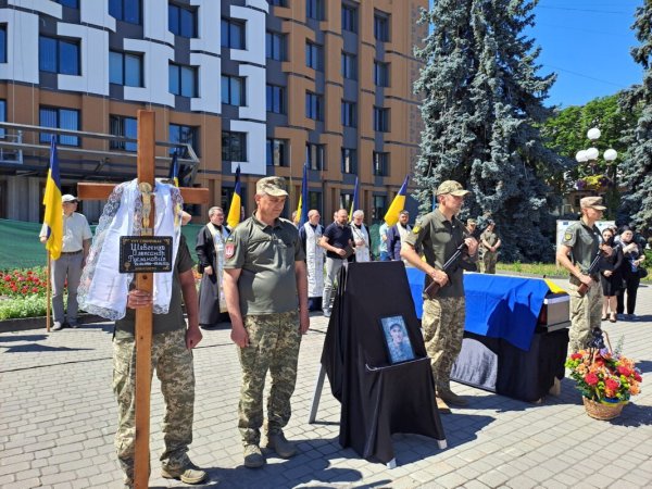 Ковель попрощався із захисником Олександром Шевченком, який знайшов тут свій дім Ковель попрощався із захисником Олександром Шевченком, який знайшов тут свій дім