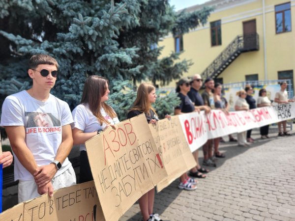 26 місяців у полоні: у Ковелі відбулася акція на підтримку захисників Маріуполя 26 місяців у полоні: у Ковелі відбулася акція на підтримку захисників Маріуполя