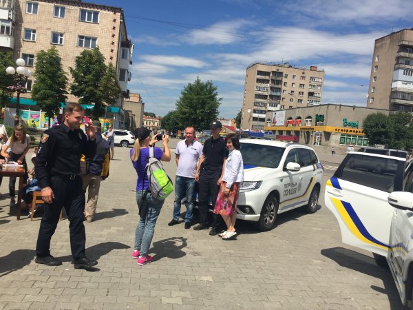 Патрульна поліція відзначила свій день народження на площі з ковельською малечею Патрульна поліція відзначила свій день народження на площі з ковельською малечею