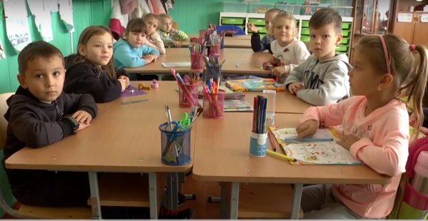 740 комплектів шкільних меблів уже надійшли у дев’ять закладів загальної середньої освіти міста Ковеля ВІДЕО