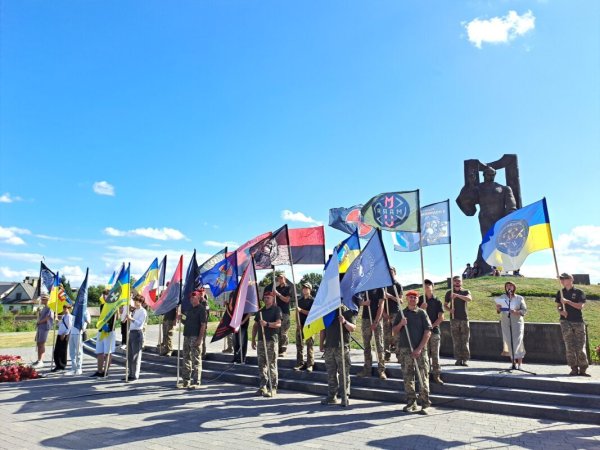 У Ковелі пройшла хода з прапорами бойових підрозділів У Ковелі пройшла хода з прапорами бойових підрозділів