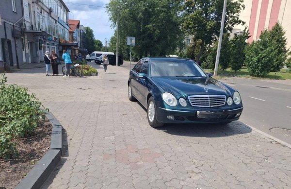 Знову не там: муніципальна варта Ковеля показала чергову підбірку порушень паркування Знову не там: муніципальна варта Ковеля показала чергову підбірку порушень паркування