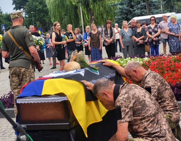 Ковель попрощався із Захисником України Віталієм Мартинюком Ковель попрощався із Захисником України Віталієм Мартинюком