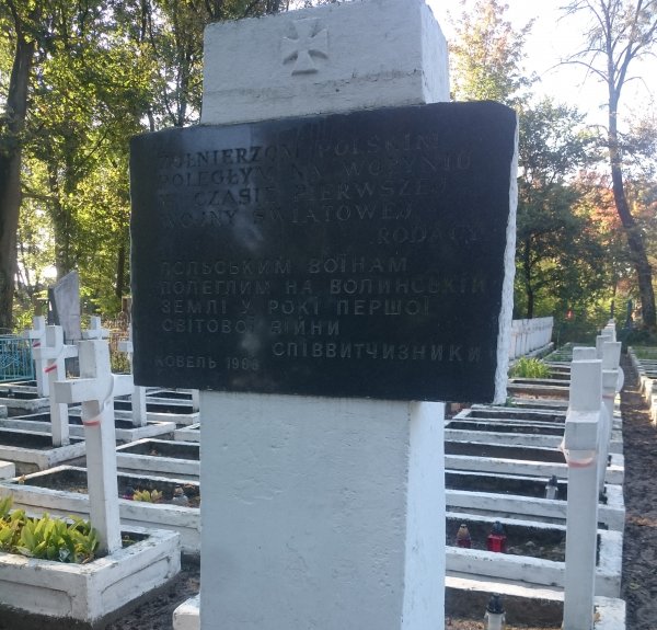 Поліція шукає свідків пошкодження надгробних пам'ятників польських поховань у Ковелі