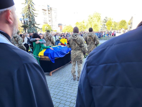 Назавжди в строю: ковельчани попрощались з Героєм Юрієм Халецьким
