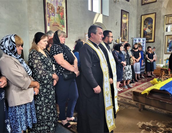 Ніхто не стримував сліз: у Ковелі попрощалися з загиблим захисником Сергієм Димарчуком