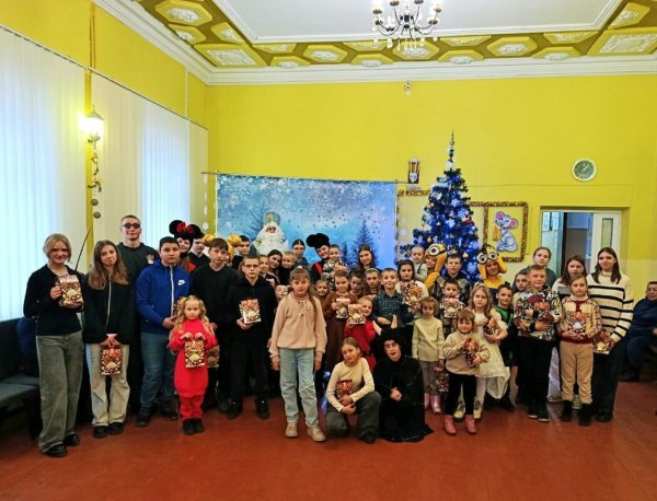 У Ковелі понад сотня дітей отримали солодкі подарунки від святого Миколая